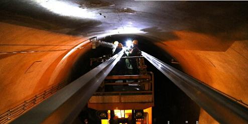 南疆鐵路吐庫(kù)二線中天山隧道施工正酣