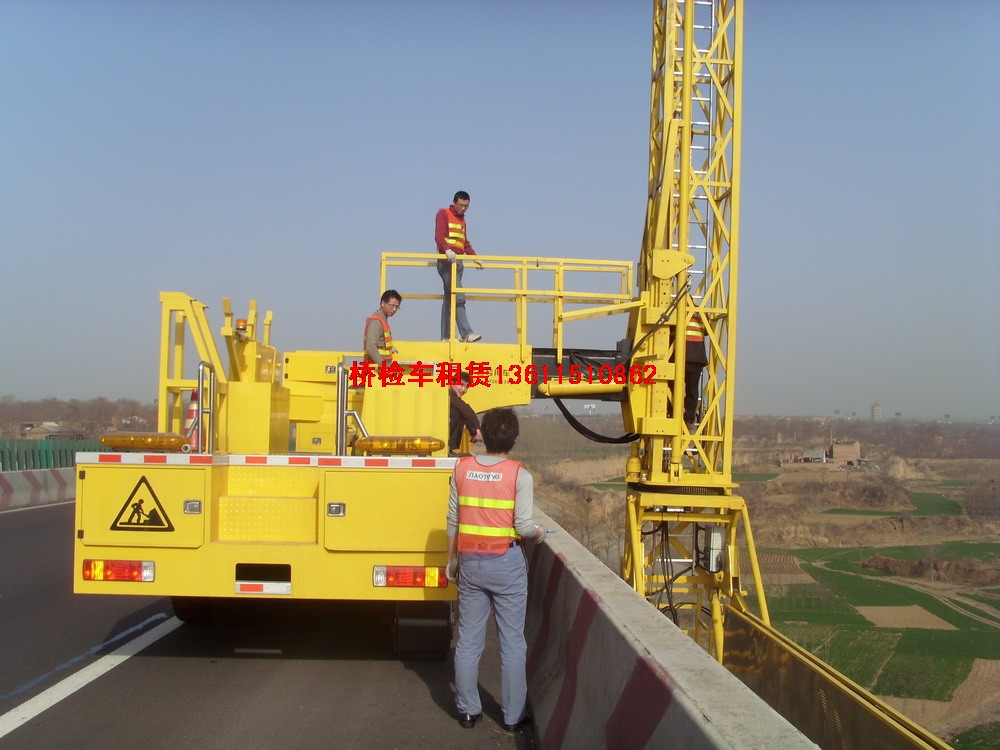 浙江溫嶺橋梁檢測(cè)車出租、浙江溫嶺橋檢車租賃熱線電話：136-1151-0862 陳經(jīng)理。